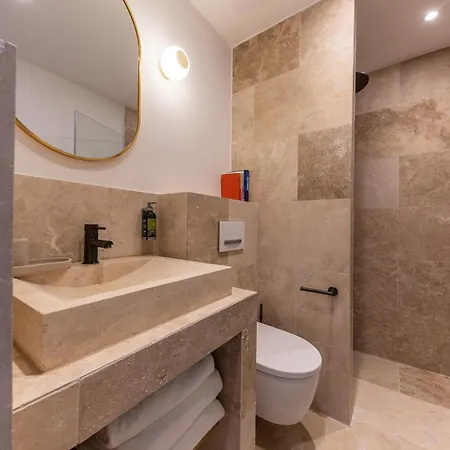 Quartier Libre Marais Aparthotel